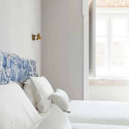 Alfama Sophisticate Flat With Balconies 2bedrs 2baths & Ac In 19th Century Building Historic Center