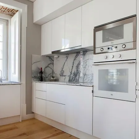 Alfama Sophisticate Flat With Balconies 2bedrs 2baths & Ac In 19th Century Building Historic Center Lisboa