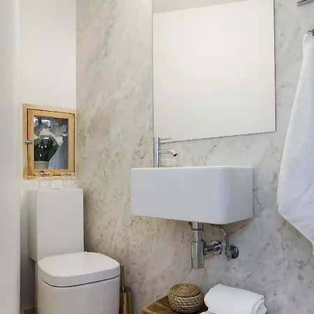 Alfama Sophisticate Flat With Balconies 2bedrs 2baths & Ac In 19th Century Building Historic Center Apartmán