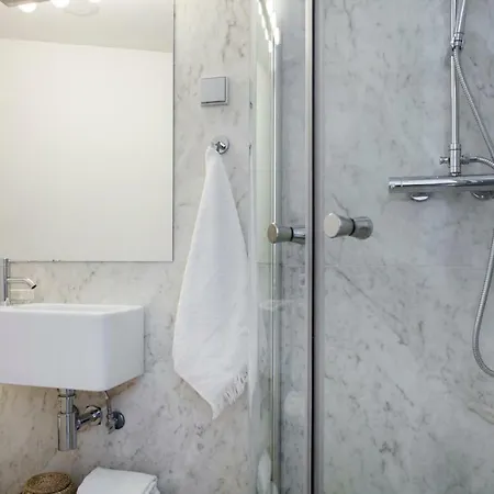 Alfama Sophisticate Flat With Balconies 2bedrs 2baths & Ac In 19th Century Building Historic Center Lisboa