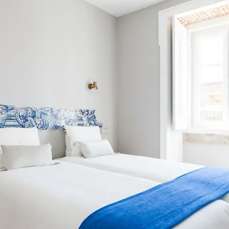 Alfama Sophisticate Flat With Balconies 2bedrs 2baths & Ac In 19th Century Building Historic Center Apartmán