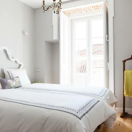 Alfama Sophisticate Flat With Balconies 2bedrs 2baths & Ac In 19th Century Building Historic Center