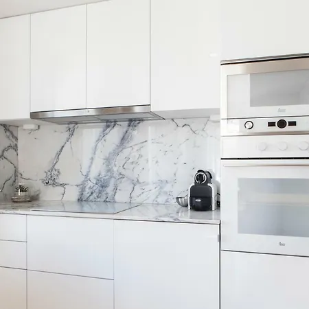 Alfama Sophisticate Flat With Balconies 2bedrs 2baths & Ac In 19th Century Building Historic Center