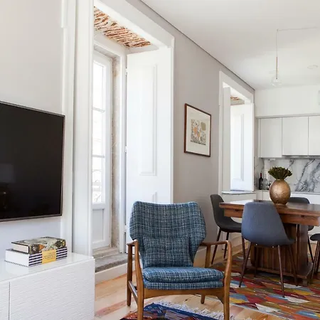 Alfama Sophisticate Flat With Balconies 2bedrs 2baths & Ac In 19th Century Building Historic Center شقة Lisboa