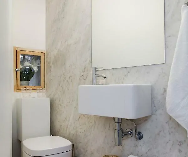 Alfama Sophisticate Flat With Balconies 2bedrs 2baths & Ac In 19th Century Building Historic Center Apartamento