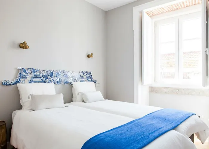 Alfama Sophisticate Flat With Balconies 2bedrs 2baths & Ac In 19th Century Building Historic Center Apartamento