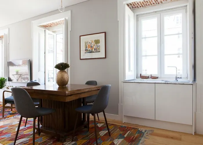 Alfama Sophisticate Flat With Balconies 2bedrs 2baths & Ac In 19th Century Building Historic Center Apartamento *