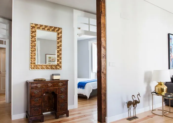 Apartamento Alfama Sophisticate Flat With Balconies 2bedrs 2baths & Ac In 19th Century Building Historic Center Lisboa