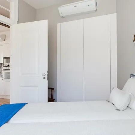 Alfama Sophisticate Flat With Balconies 2bedrs 2baths & Ac In 19th Century Building Historic Center Appartement Lisboa