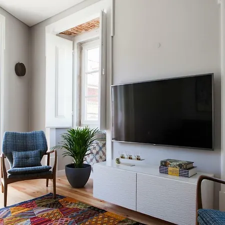 Apartamento Alfama Sophisticate Flat With Balconies 2bedrs 2baths & Ac In 19th Century Building Historic Center *