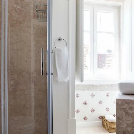 Alfama Sophisticate Flat With Balconies 2bedrs 2baths & Ac In 19th Century Building Historic Center Lisboa