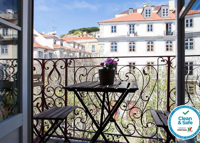 Alfama Sophisticate Flat With Balconies 2bedrs 2baths & Ac In 19th Century Building Historic Center Lissabon