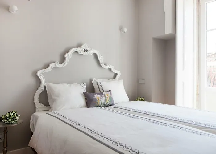 Apartment Alfama Sophisticate Flat With Balconies 2bedrs 2baths & Ac In 19th Century Building Historic Center Lissabon