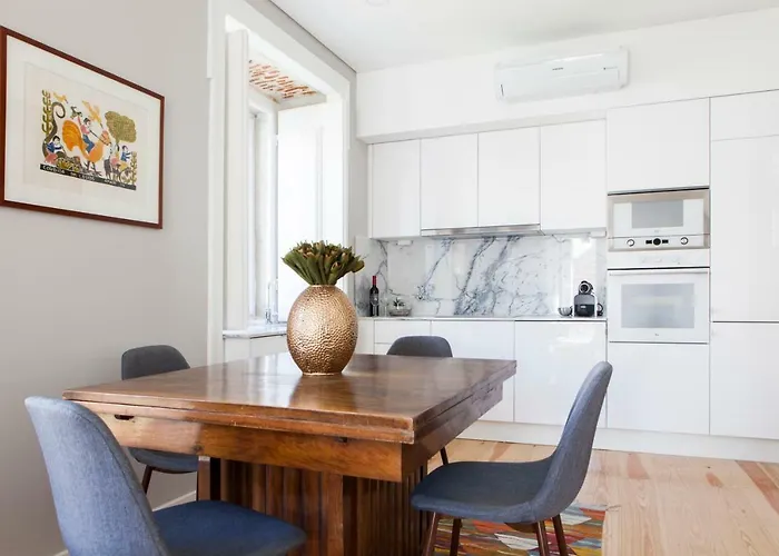 Apartment Alfama Sophisticate Flat With Balconies 2bedrs 2baths & Ac In 19th Century Building Historic Center Lissabon