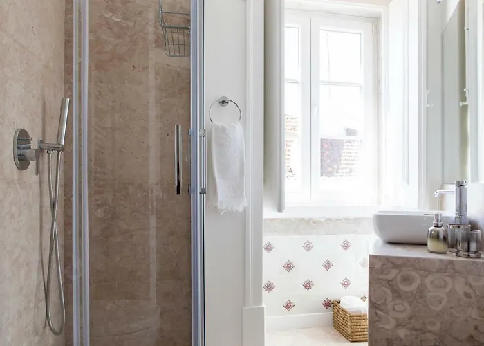 Alfama Sophisticate Flat With Balconies 2bedrs 2baths & Ac In 19th Century Building Historic Center Lissabon